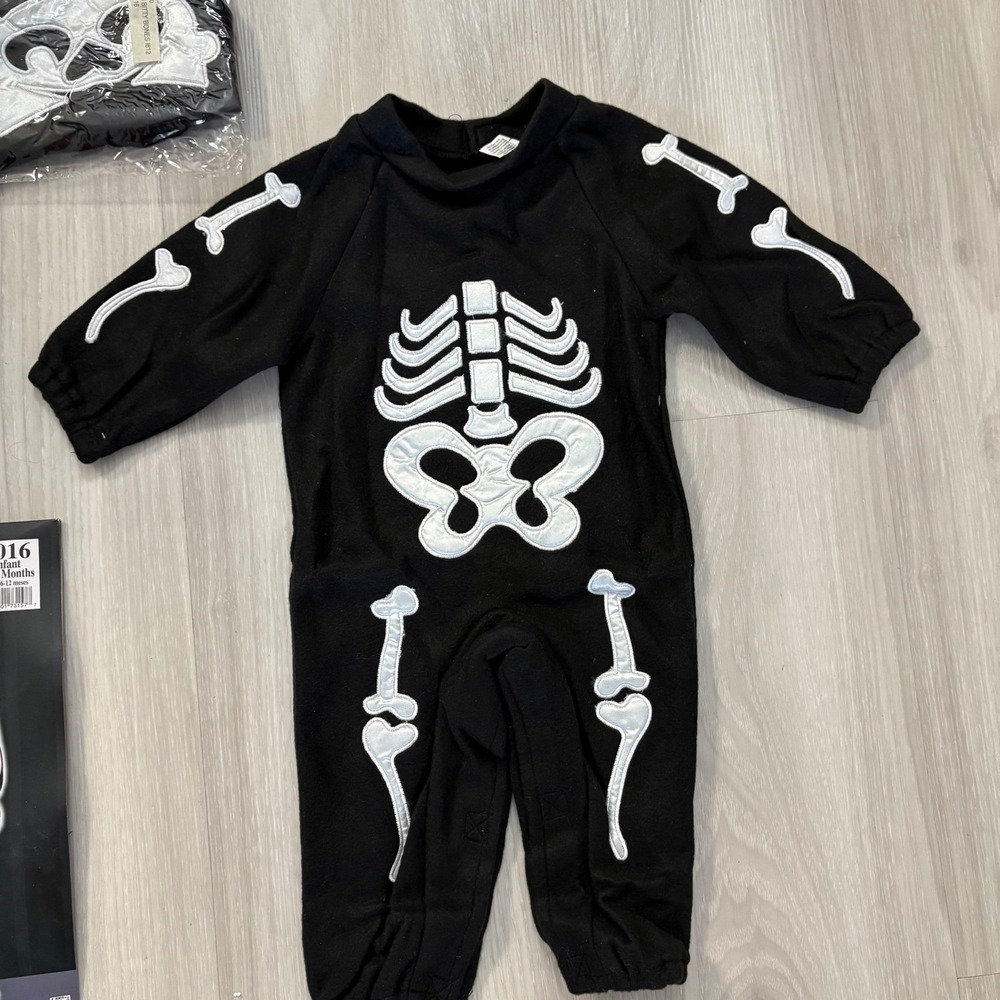 Bitty Bones Infant Halloween Costume 6-12 Months Skeleton Jumpsuit Hat Booties - Picture 6 of 9